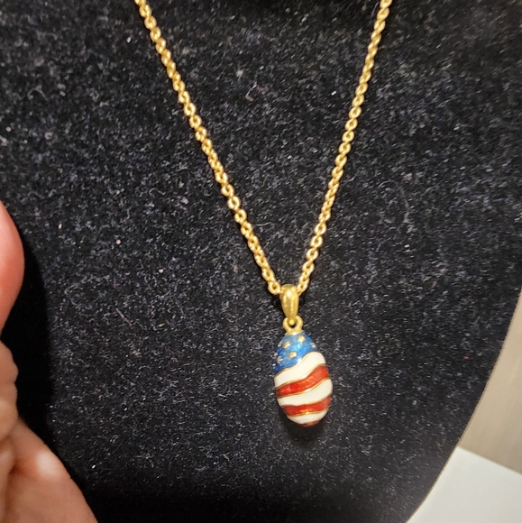 Joan Rivers Egg Pendant Necklace Gold Tone Enamel USA Flag Patriotic - Picture 2 of 5